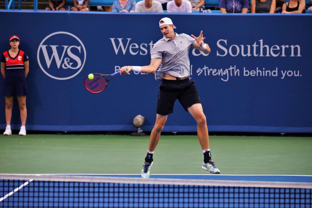 JOhn Isner hits a forehand on court