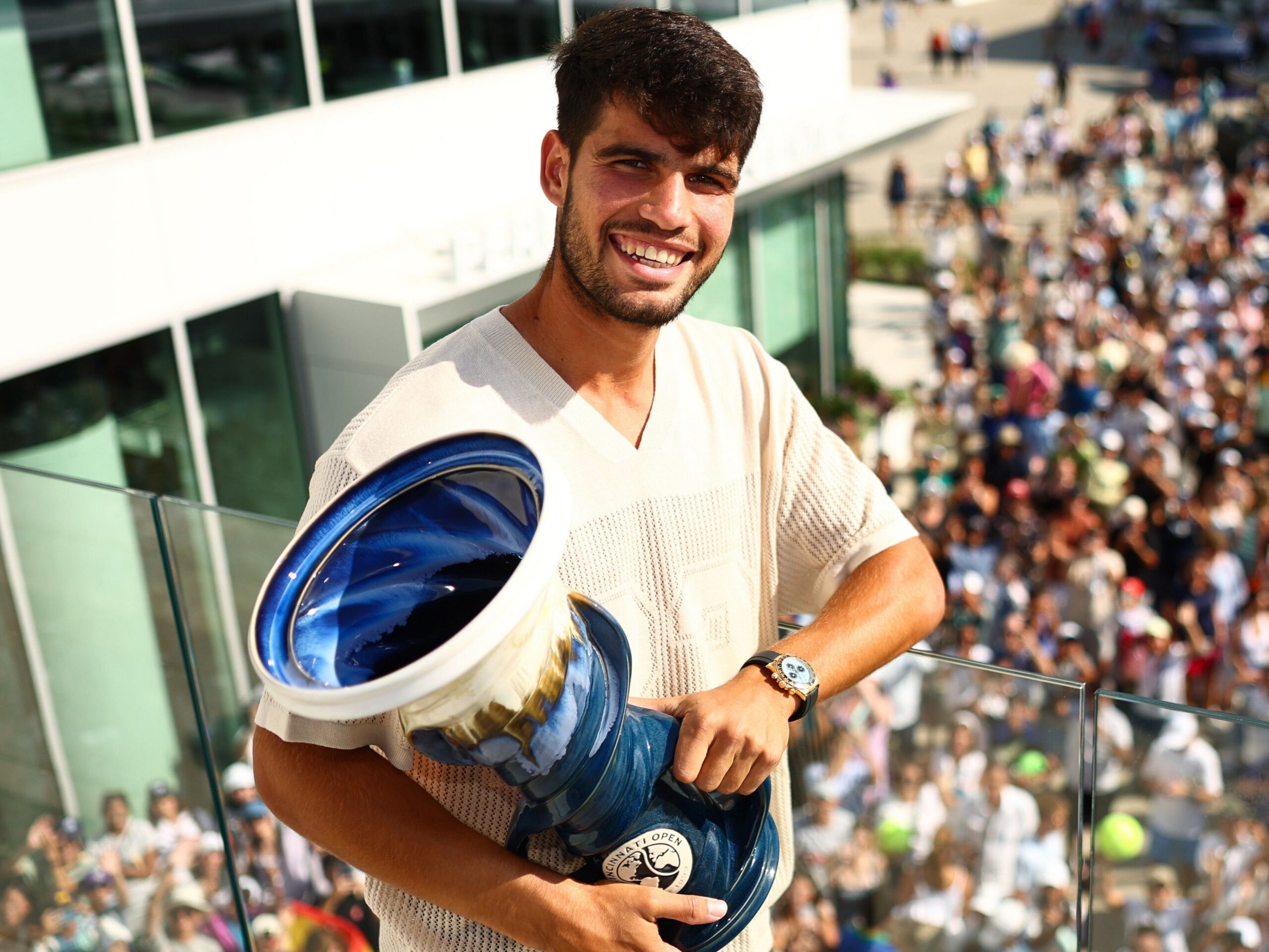 Carlos Alcaraz holding trophy