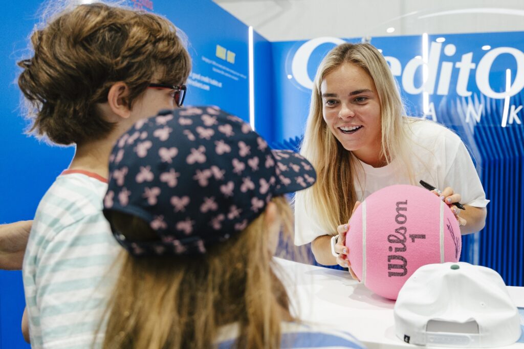 Sara Bejlek greets young fans